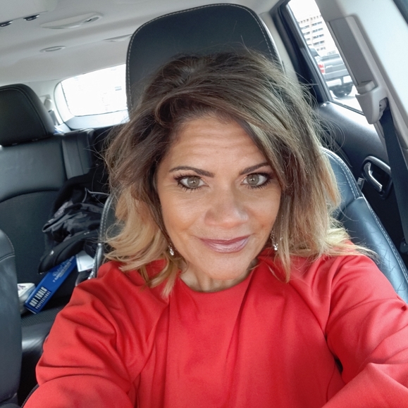 Meet your Posher, Laura - Picture 3 of 4